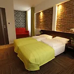 Artus - Old Town 3*